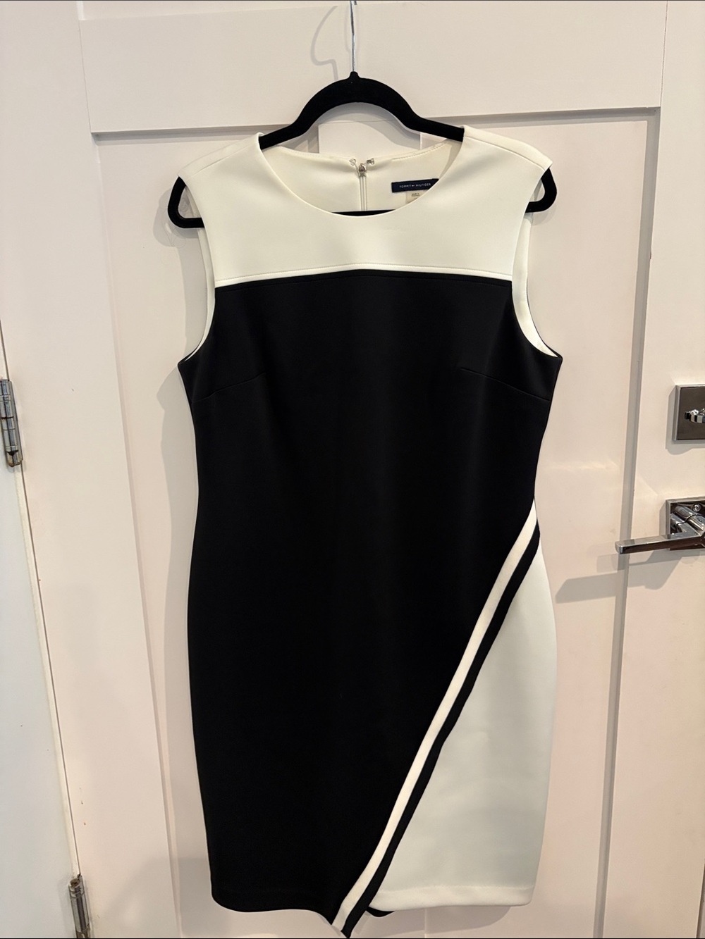 Tommy Hilfiger Black and White Colorblock Sleeveless Midi Dress